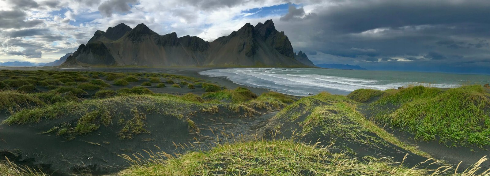 Panorámica de Stokksnes y Vestrahorn con el teléfono móvil